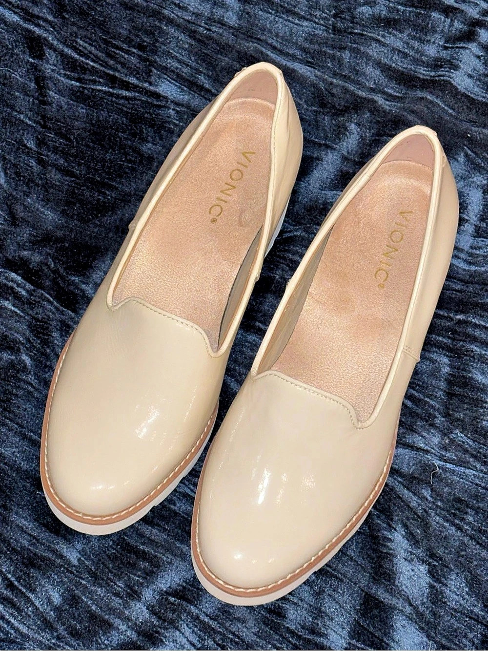 Vionic Willa Wedge Loafer Patent Creamālike new, only worn once.